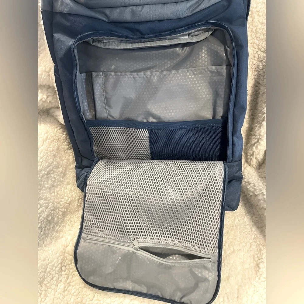 Speck MightyPack for digital commuters - tech protection and travel friendly